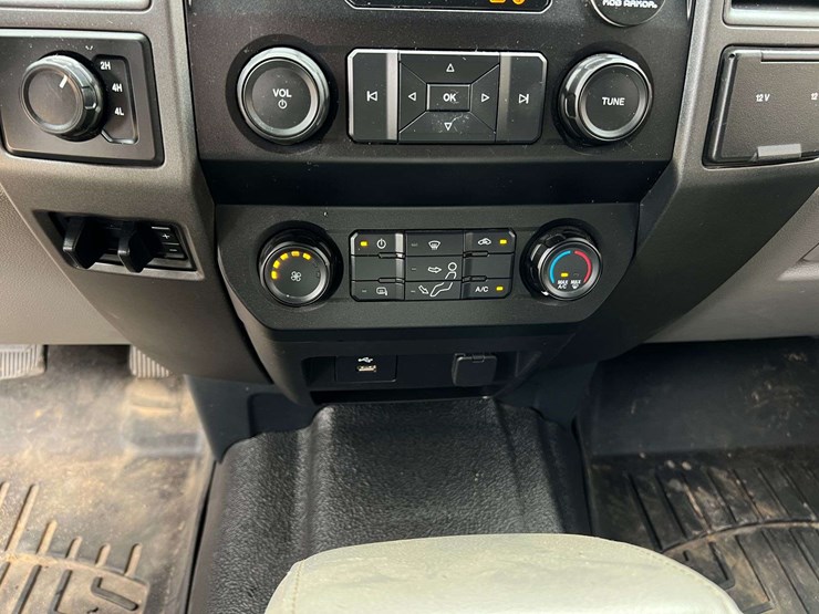 2022-ford-f350-image-19