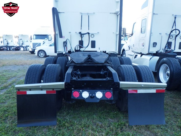 2022-kenworth-t680-image-8