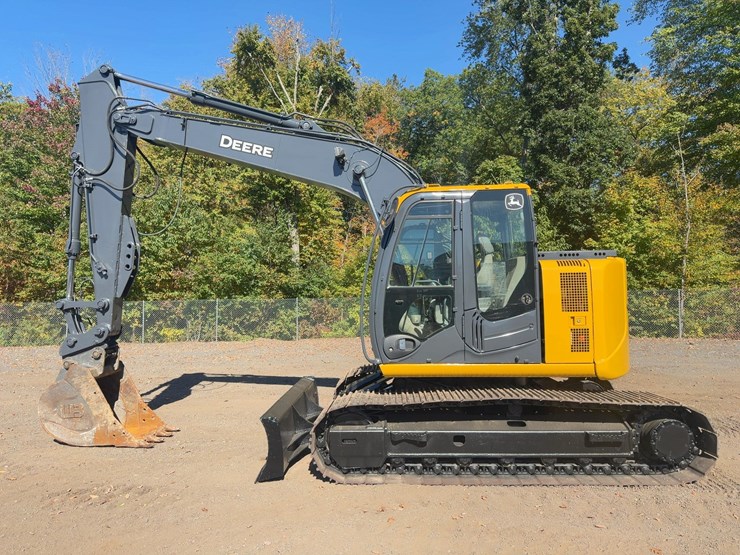 2010-deere-135d-image-2