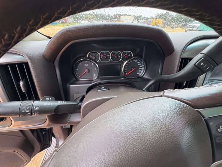 2017-chevrolet-silverado-1500-image-12