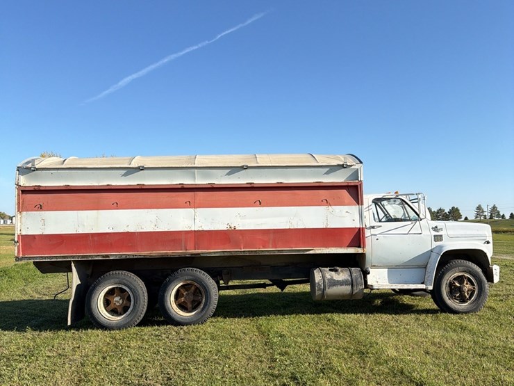1973-tag-tandem-366-5+2,-motor-has-very-low-miles,-good-power,-roll-tarp,-truck-runs-and-operates-good-image-29