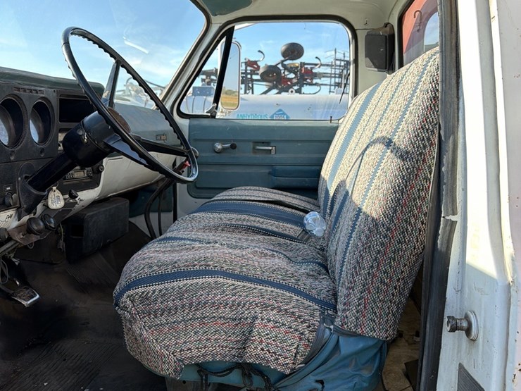 1973-tag-tandem-366-5+2,-motor-has-very-low-miles,-good-power,-roll-tarp,-truck-runs-and-operates-good-image-15