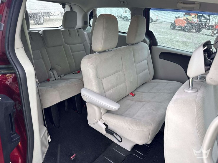 2014-dodge-grand-caravan-image-22