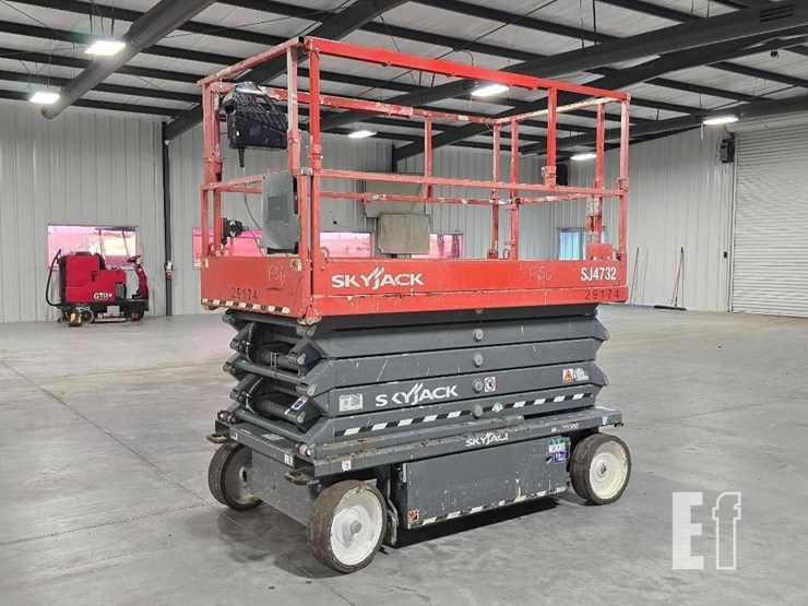 2020-skyjack-sj4732-image-1