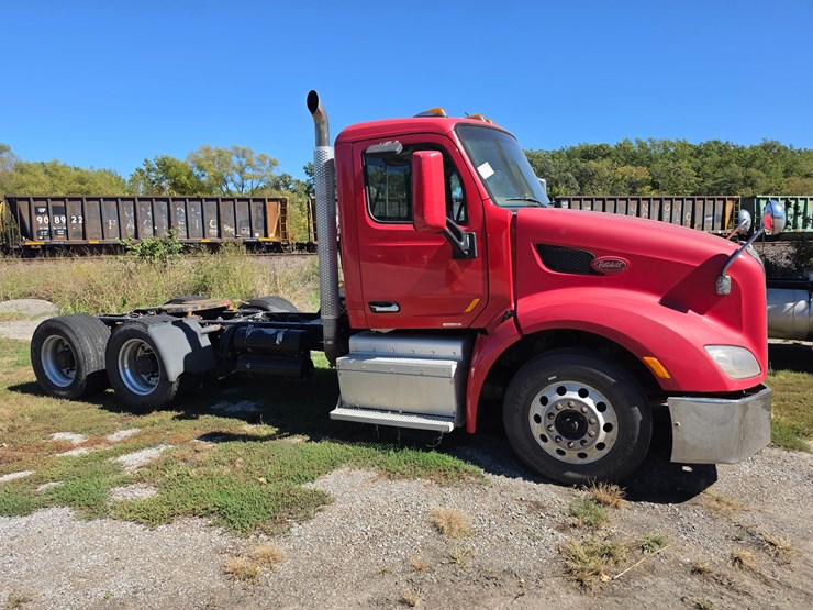 2014-peterbilt-579-image-11
