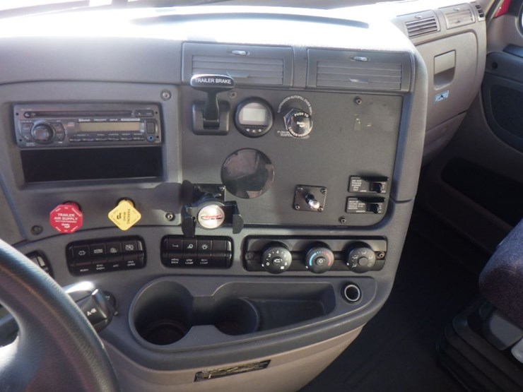 2017-freightliner-cascadia-125-image-17