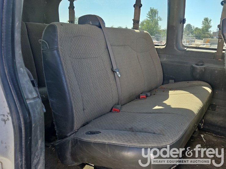 2017-chevrolet-3500-image-22
