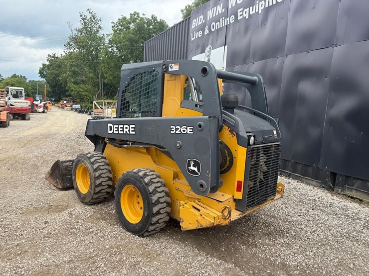 2016-deere-326e-image-2