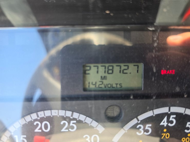 2007-freightliner-m2-106-image-67