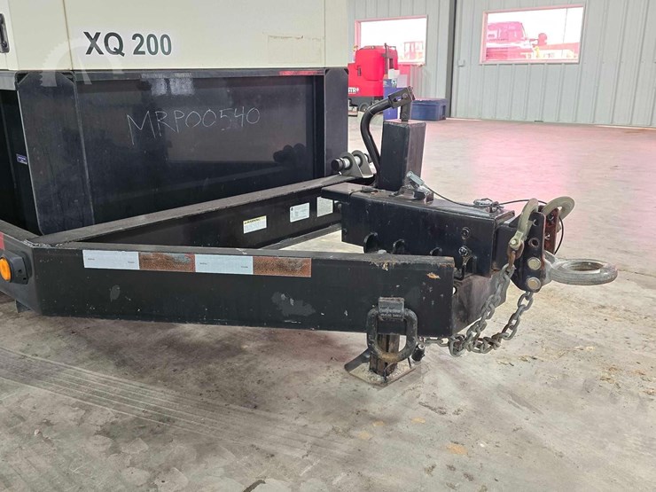 2014-caterpillar-xq200-2-image-20