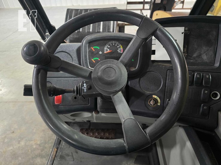 2018-caterpillar-tl642d-image-14
