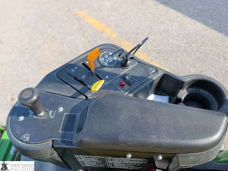 2015-john-deere-2500-image-17