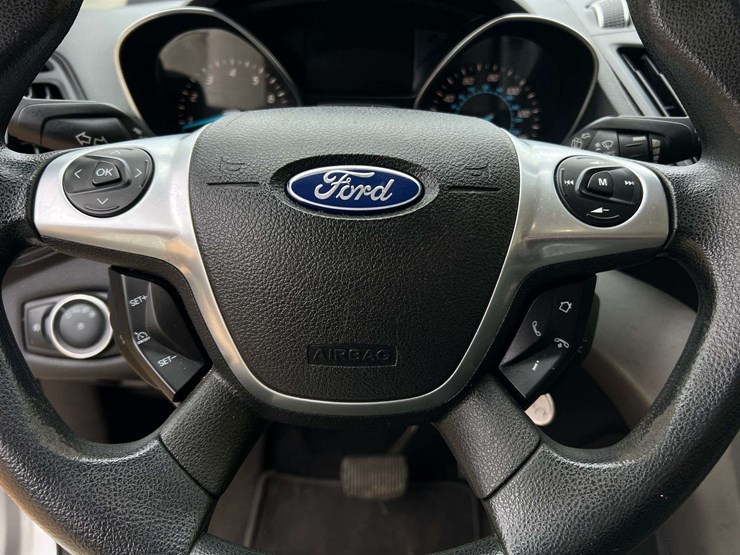 2014-ford-escape-se-image-13