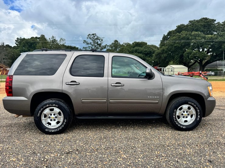 2011-chevrolet-tahoe-image-6