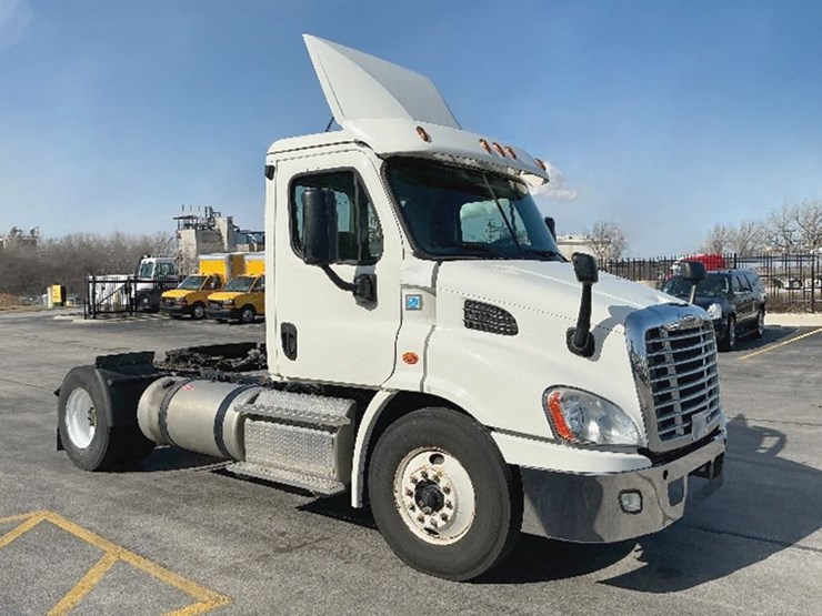 2019-freightliner-cascadia-113-image-1