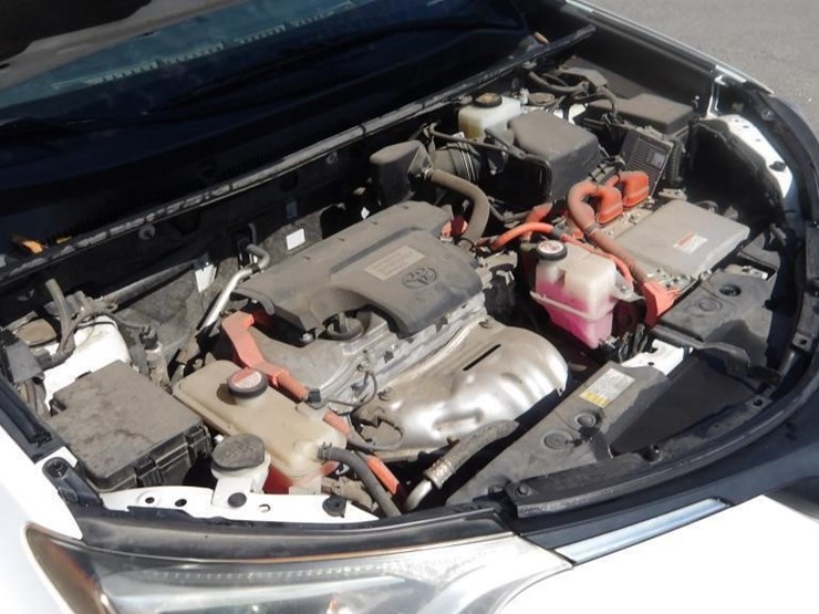 2016-toyota-rav4-xle-image-8