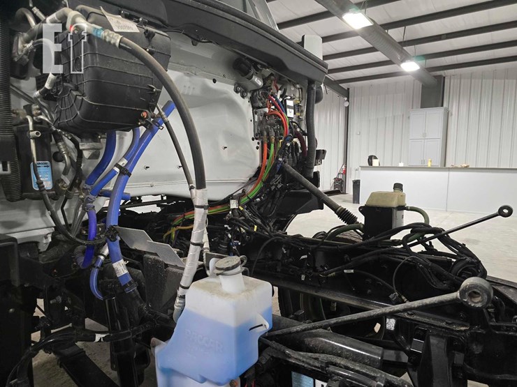 2024-peterbilt-579-image-28
