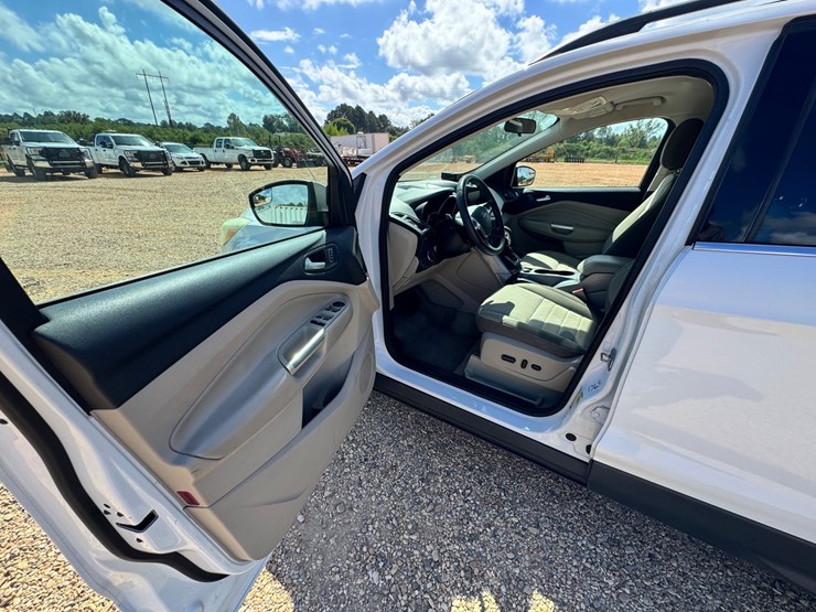 2015-ford-escape-image-12