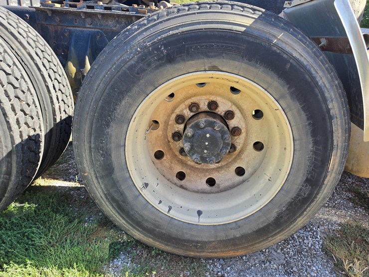 1996-peterbilt-377-image-97