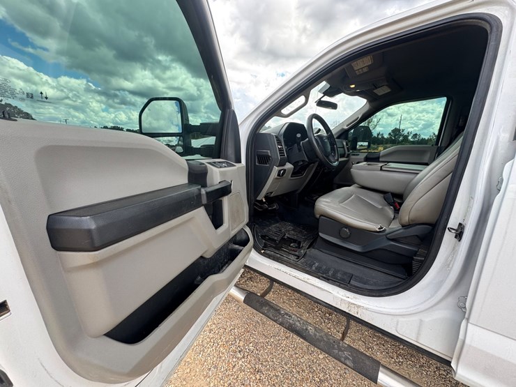 2022-ford-f250-xl-image-12