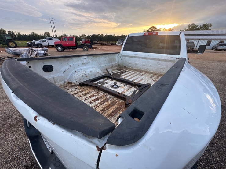 2016-dodge-3500-image-6