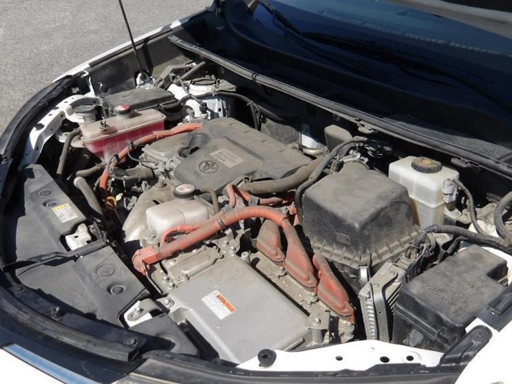 2016-toyota-rav4-xle-image-7