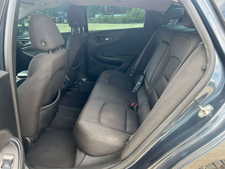 2020-chevrolet-malibu-4-door-sedan-(140,570-miles)-image-15