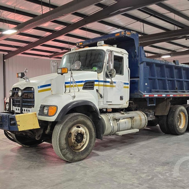 2005 MACK GRANITE CV713