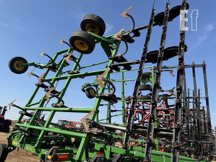 2023-john-deere-2430-image-23