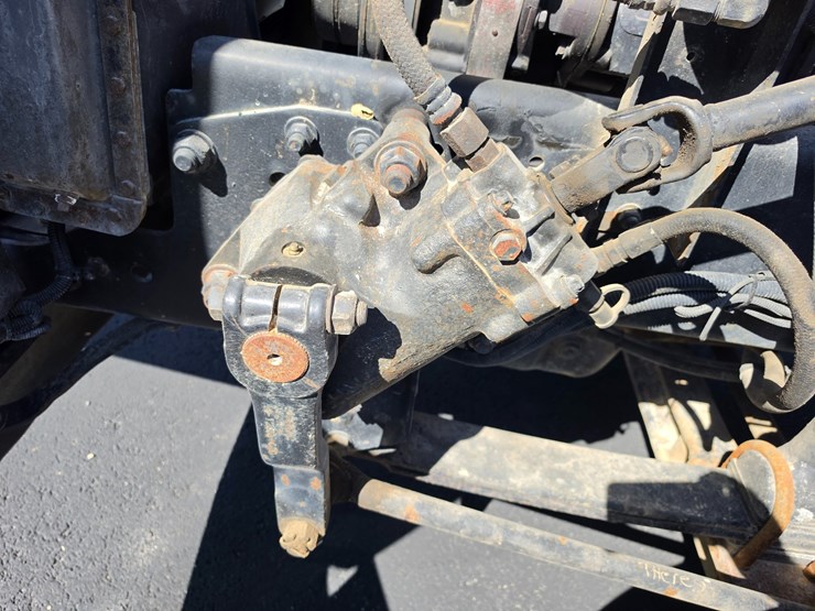 2001-freightliner-fld120-image-26