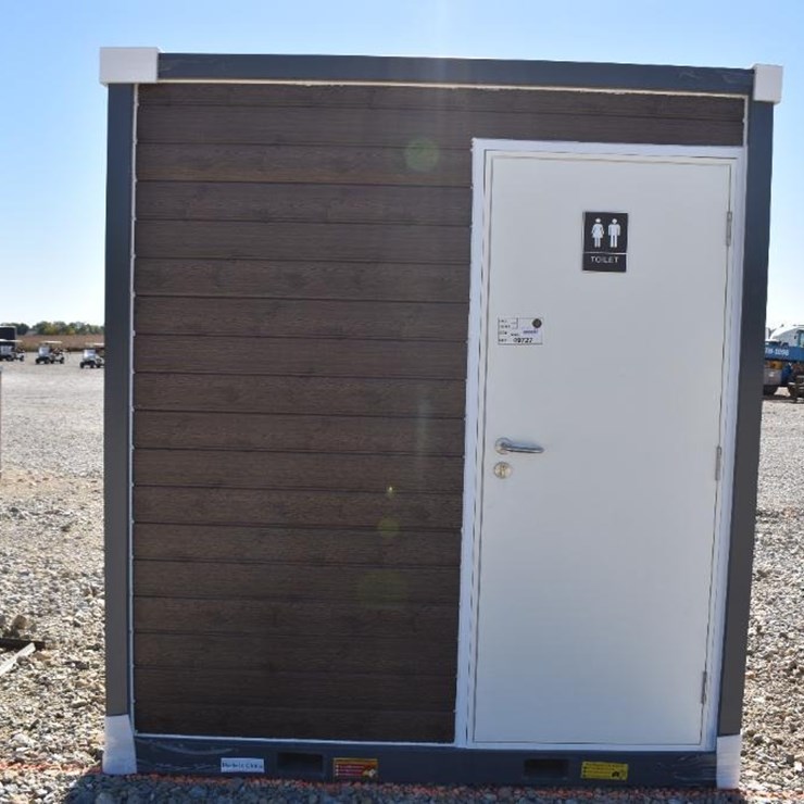 PORTABLE RESTROOM 49727