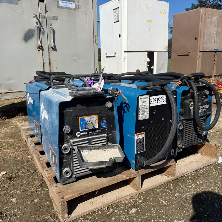#7520 • MILLER XMT350 DC INVERTED ARC WELDER