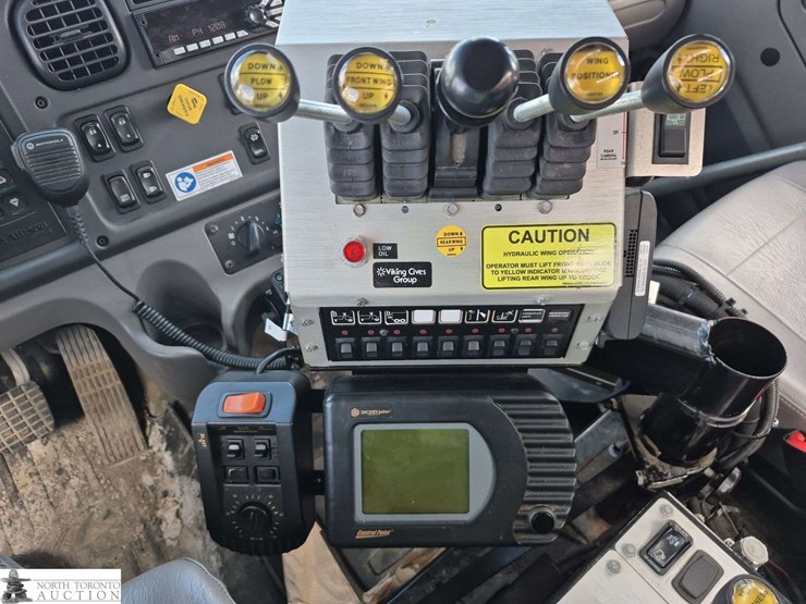 2019-freightliner-108sd-image-21