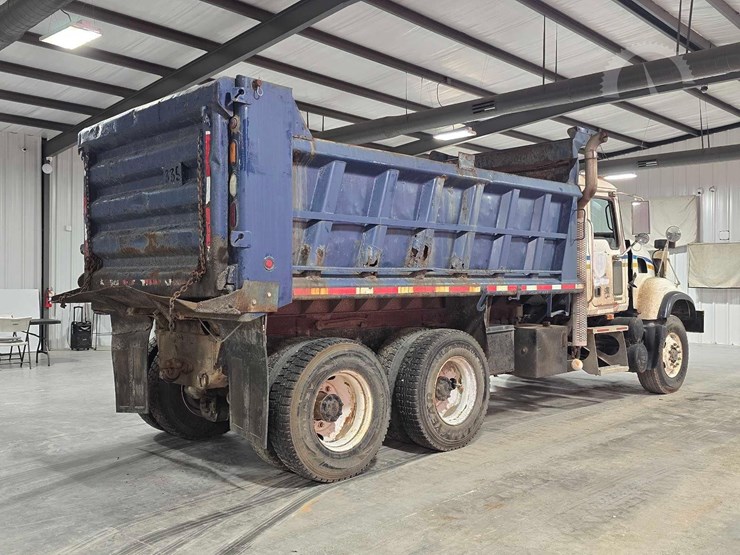 2005-mack-granite-cv713-image-3