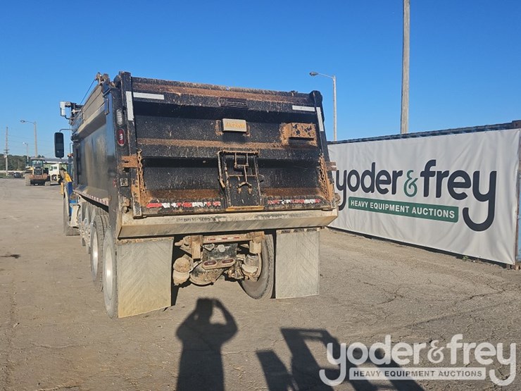 2019-freightliner-122sd-image-4
