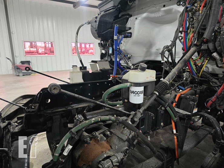 2024-peterbilt-579-image-28
