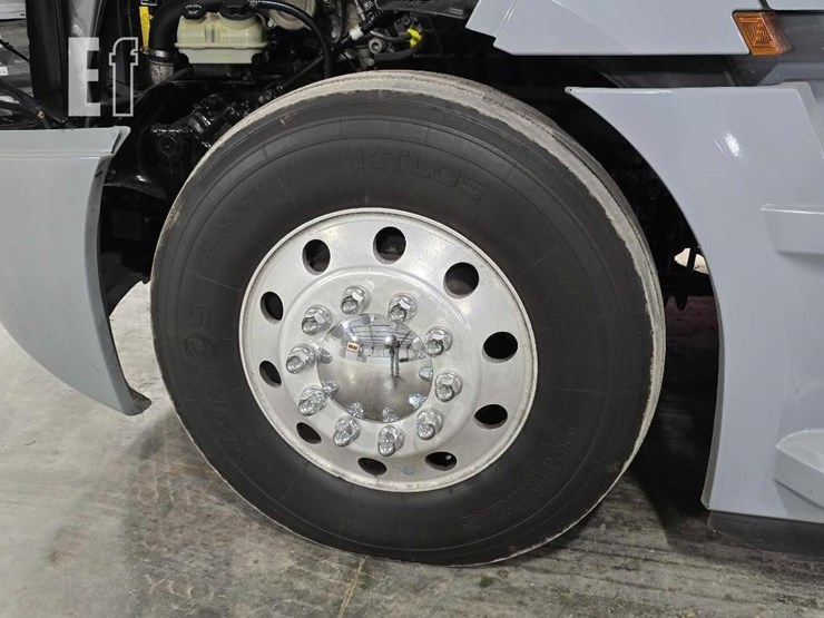 2020-freightliner-cascadia-126-image-28