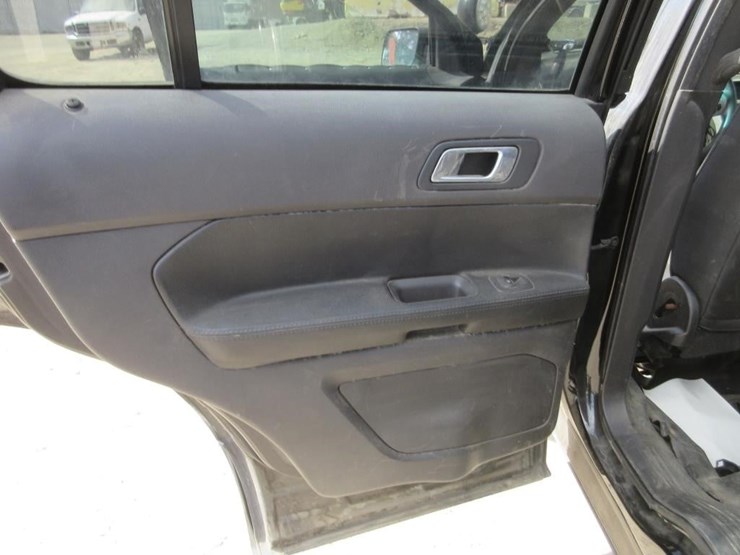 2015-ford-explorer-image-13