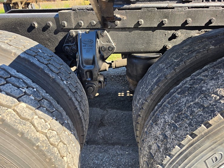 1999-peterbilt-379-image-102