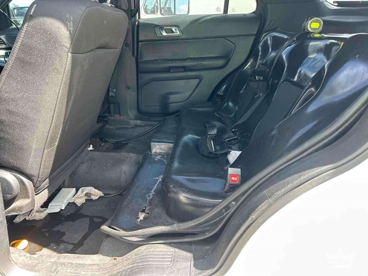2016-ford-explorer-image-18