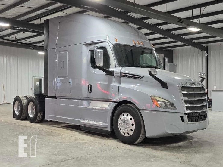 2020-freightliner-cascadia-126-image-2