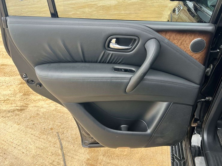 2012-infiniti-qx56-image-14