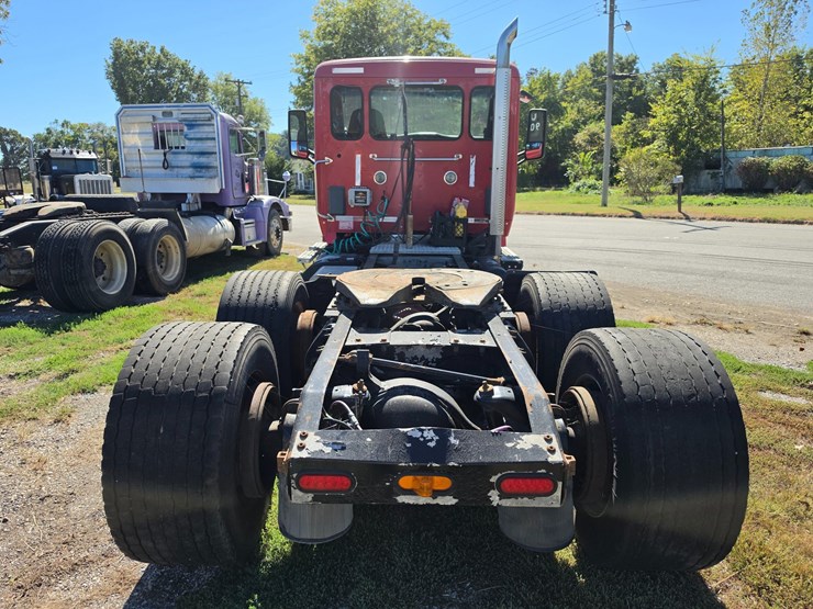 2014-peterbilt-579-image-7