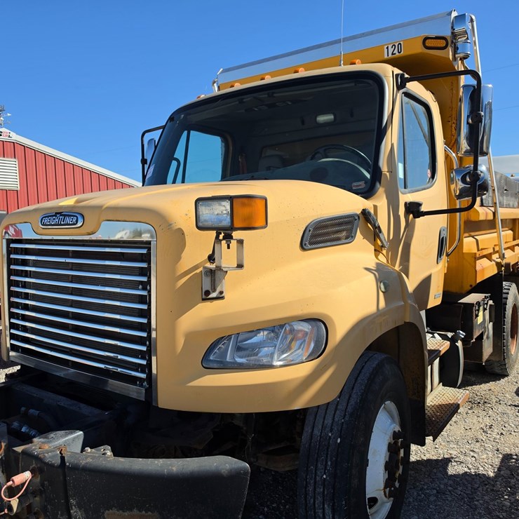 2011 FREIGHTLINER M2 106