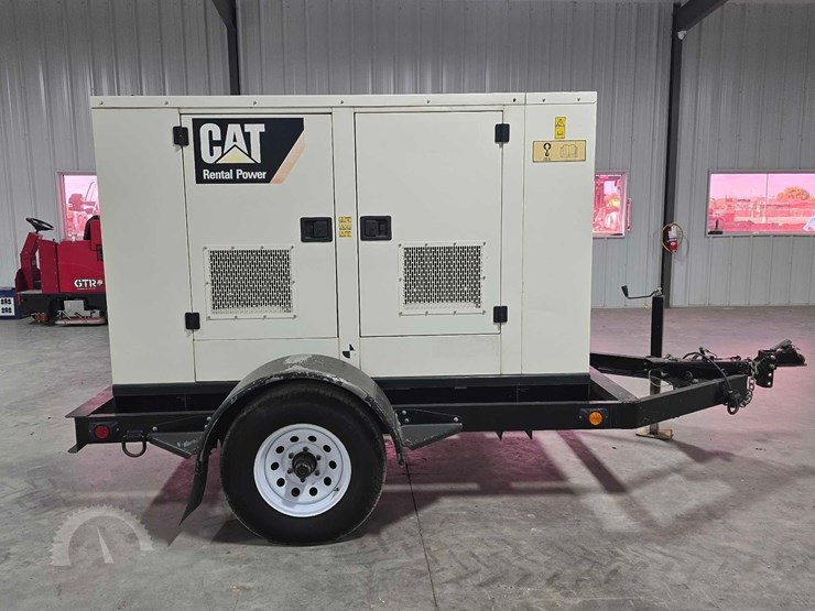 2015-caterpillar-xq30-8-image-5