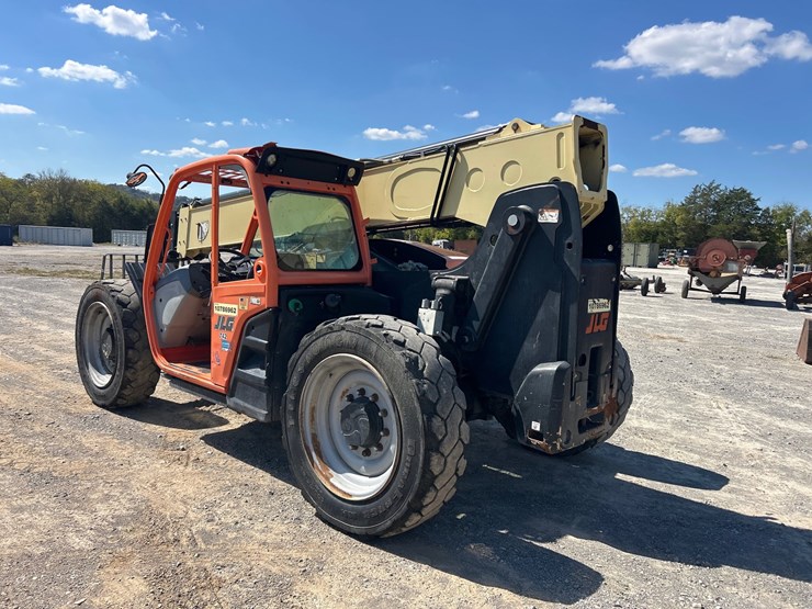 2018-jlg-742-image-4
