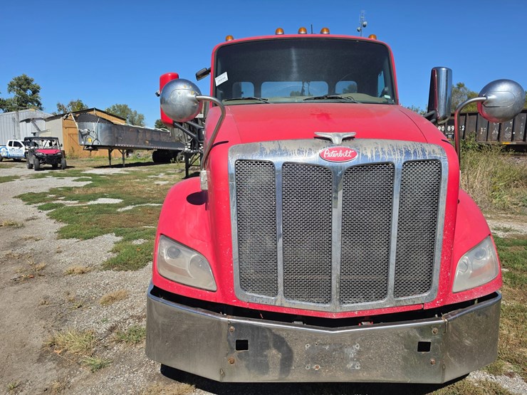 2014-peterbilt-579-image-13