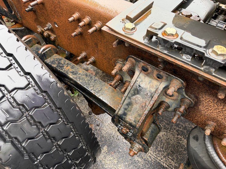 #1662-•-volvo-sleeper-cab-truck-tractor-image-30