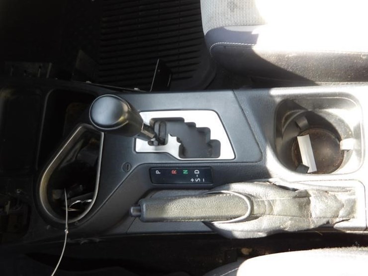 2016-toyota-rav4-xle-image-22