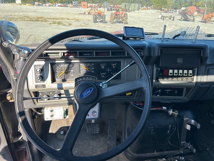 1992-ford-f800-image-19